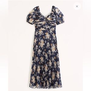 NWT Puff Sleeve Pleated Midi Dress